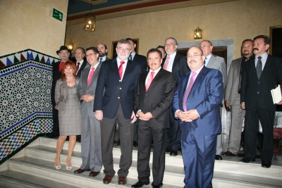 En primera fila, Consuelo Vázquez, Rafael Blanco, José Manuel Roldán, Eduardo Agüera y José Mariscal. Tras ello, el resto de ponentes del encuentro