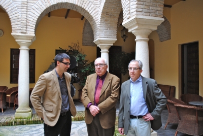 Pablo García Casado, Román Gubern y Pedro Poyato antes de la presentación